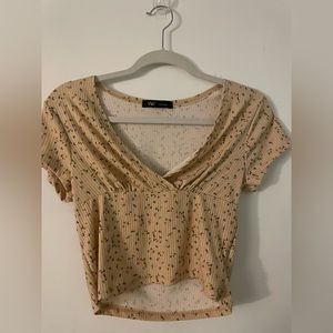 Cute low cut short sleeve crop top